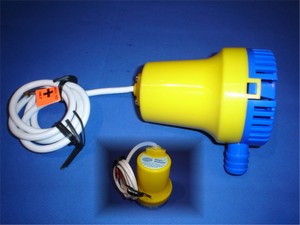 Bilge-Pump-12V-(1500-litres-per-hour)---hose/fittings-included-(31216)